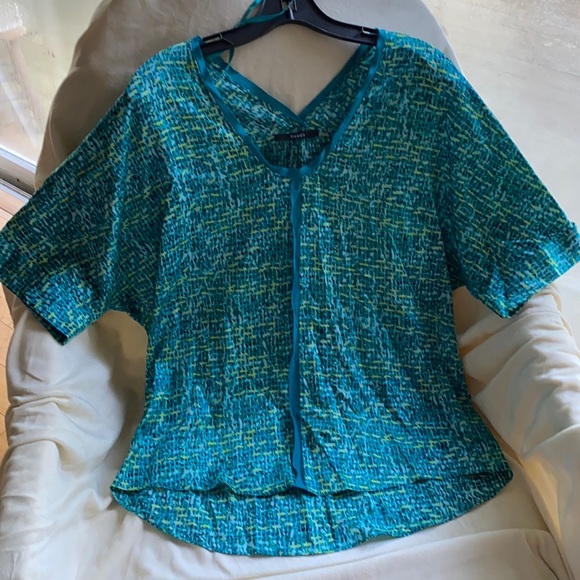 Tahari Gorgeous Print Details Blouse NeverUsed
